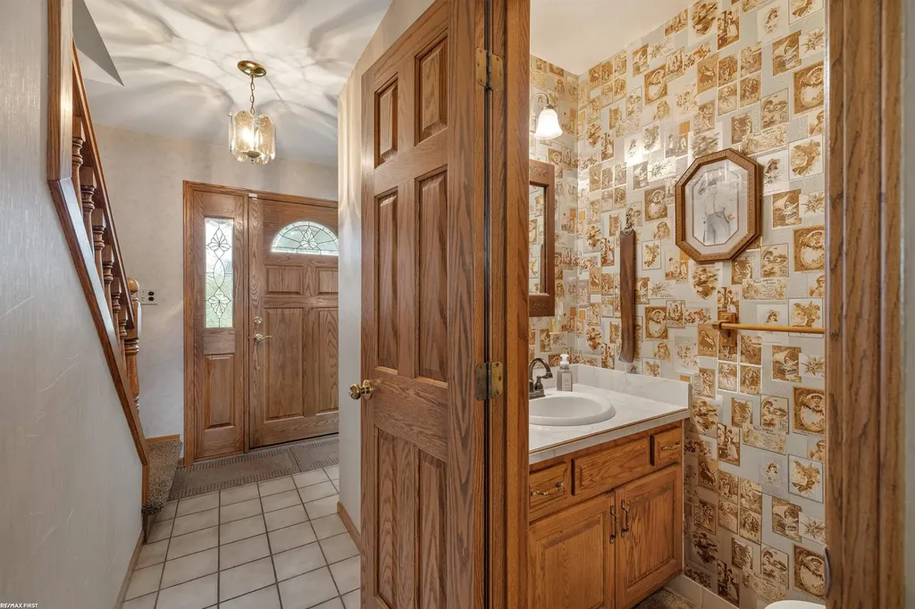 23548 Kim Drive Clinton Charter Township MI 48035