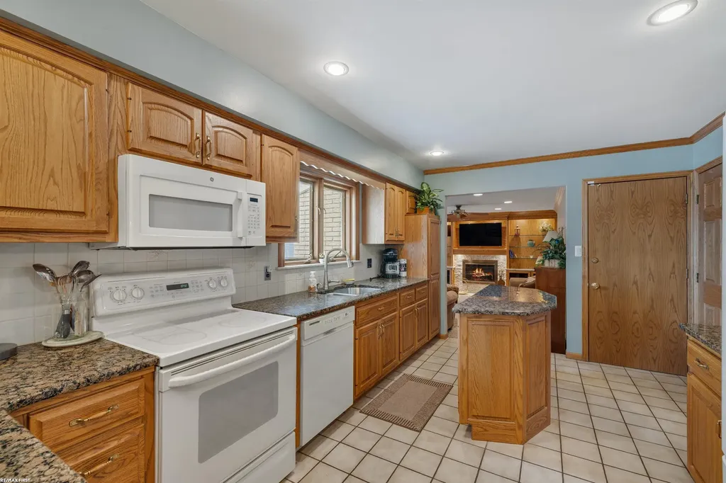 23548 Kim Drive Clinton Charter Township MI 48035