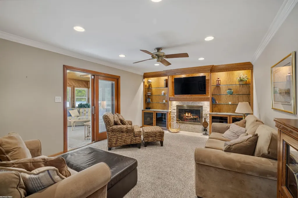 23548 Kim Drive Clinton Charter Township MI 48035