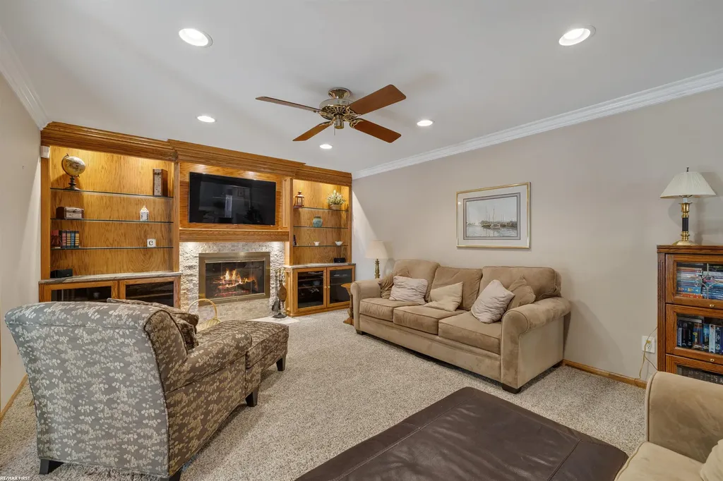 23548 Kim Drive Clinton Charter Township MI 48035