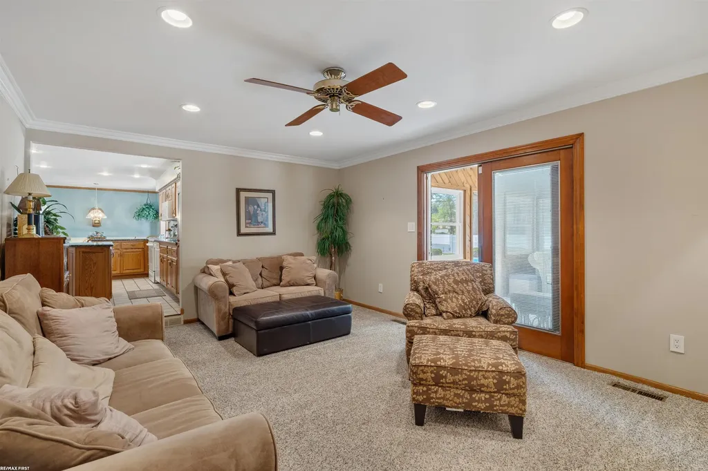 23548 Kim Drive Clinton Charter Township MI 48035
