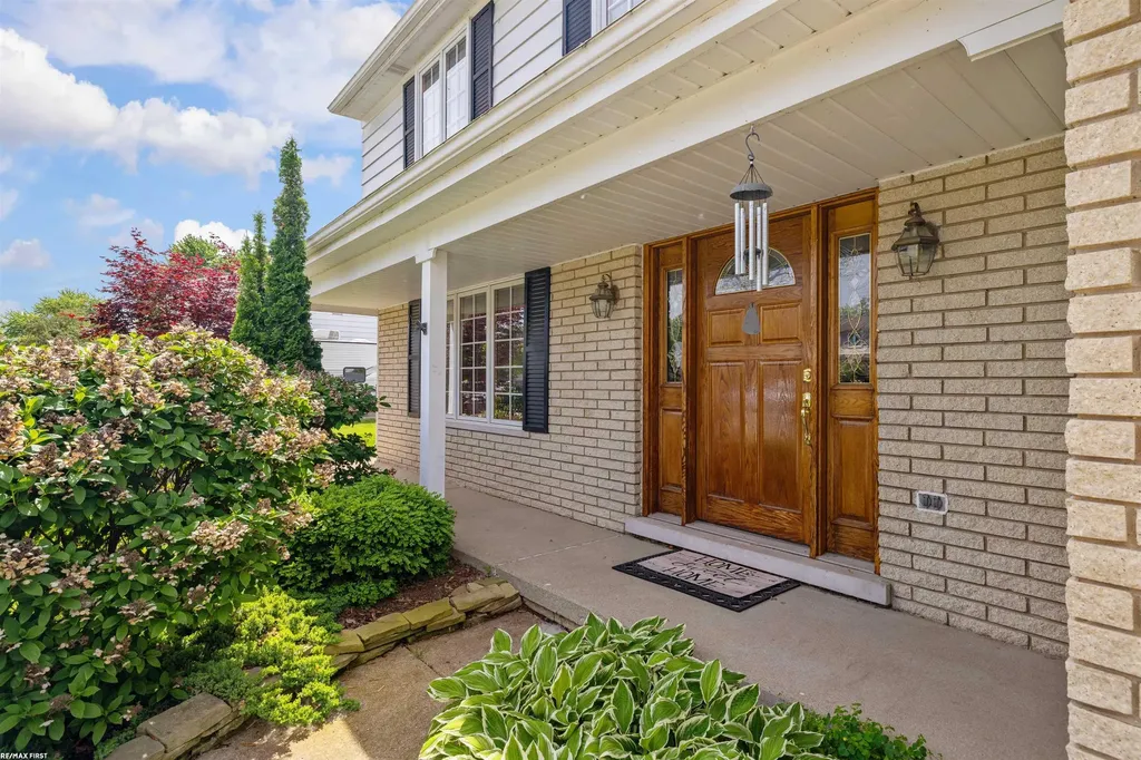 23548 Kim Drive Clinton Charter Township MI 48035