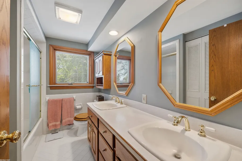 23548 Kim Drive Clinton Charter Township MI 48035