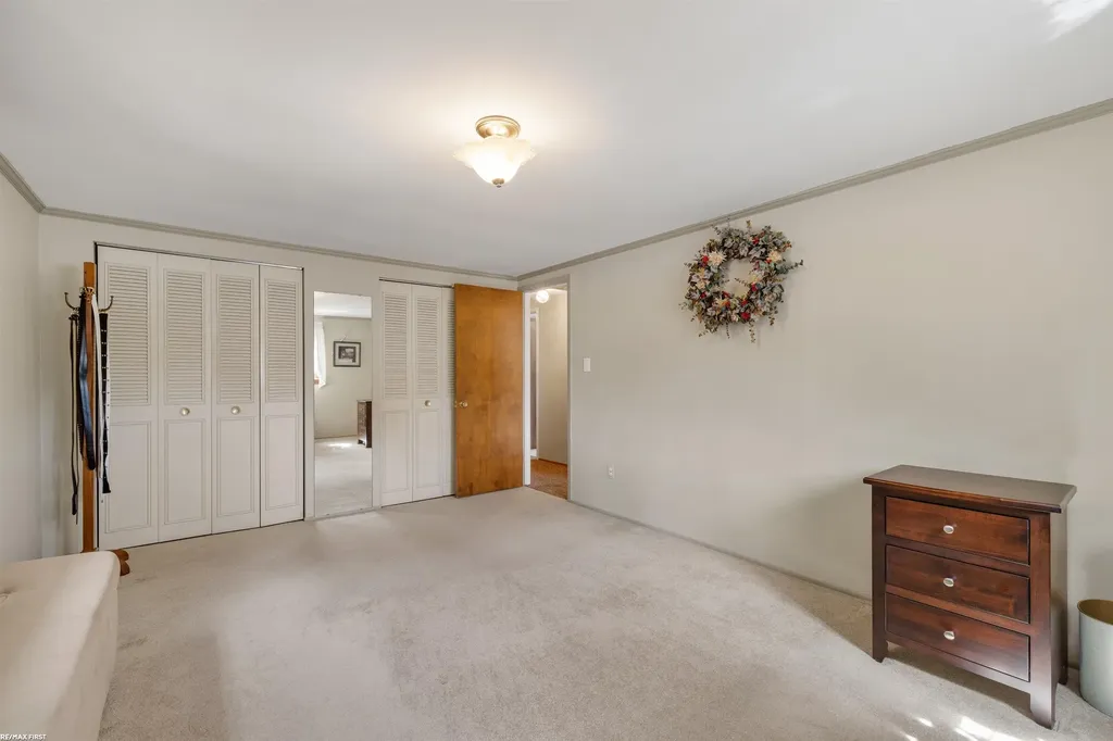 23548 Kim Drive Clinton Charter Township MI 48035