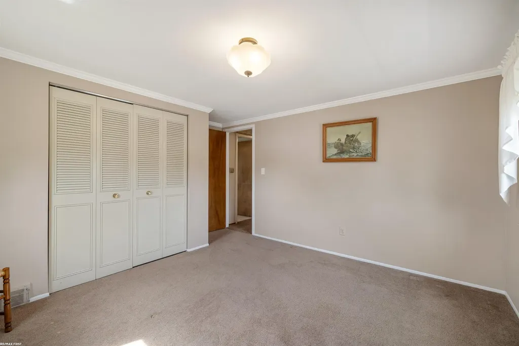23548 Kim Drive Clinton Charter Township MI 48035