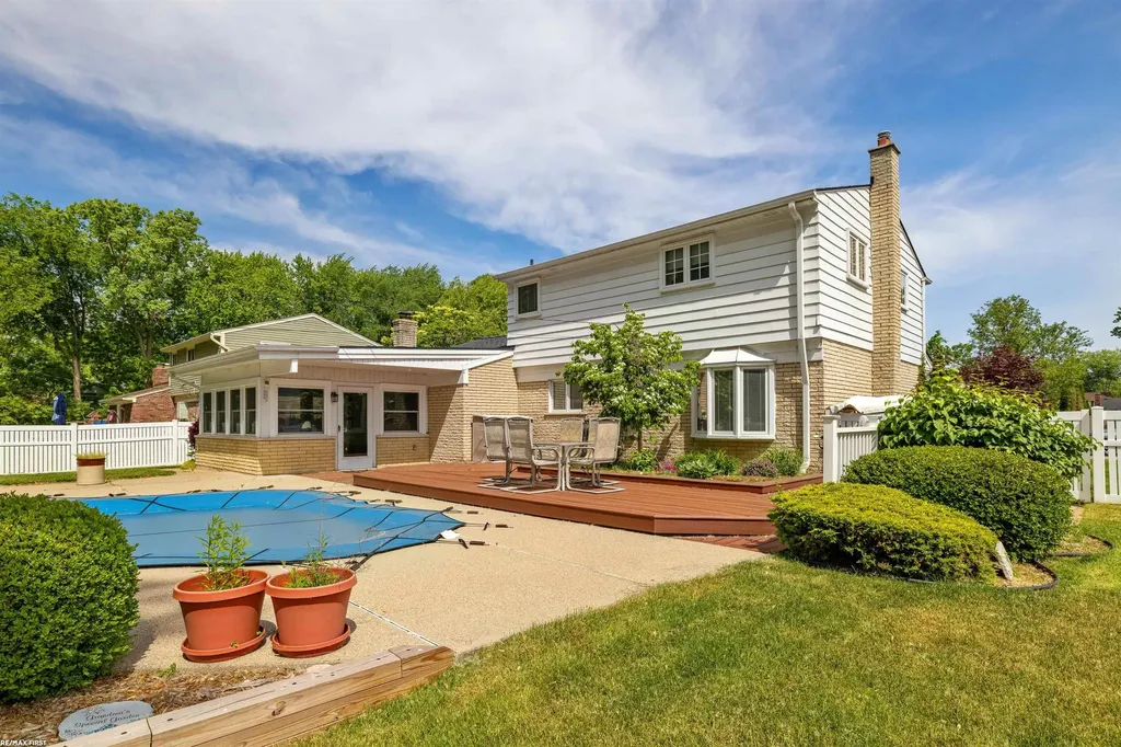23548 Kim Drive Clinton Charter Township MI 48035