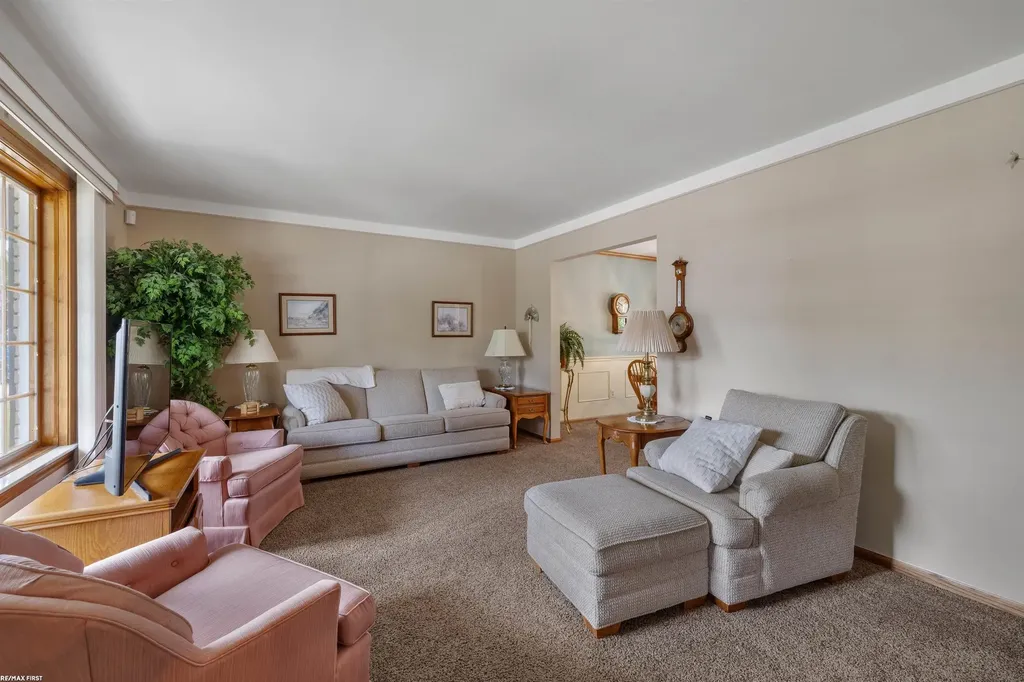 23548 Kim Drive Clinton Charter Township MI 48035