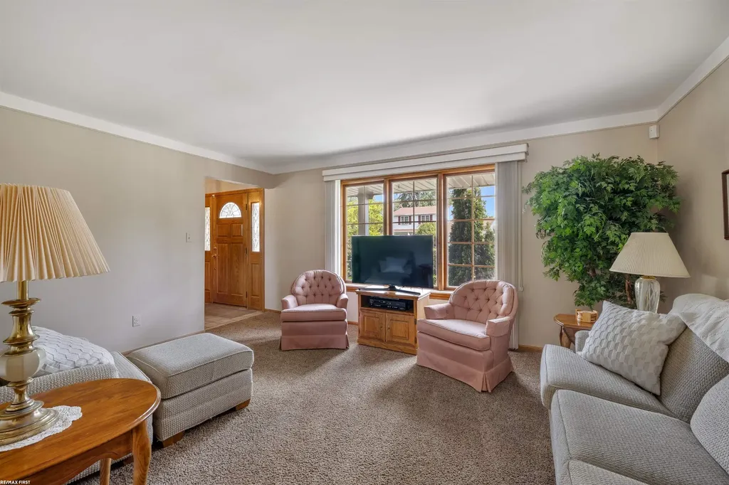 23548 Kim Drive Clinton Charter Township MI 48035
