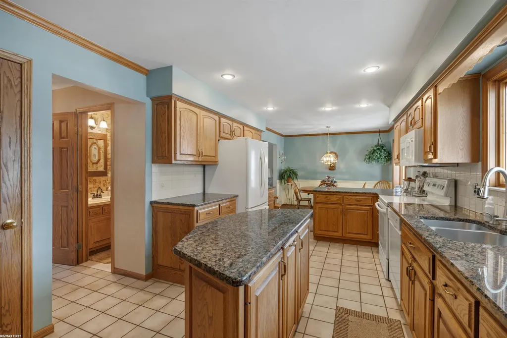 23548 Kim Drive Clinton Charter Township MI 48035