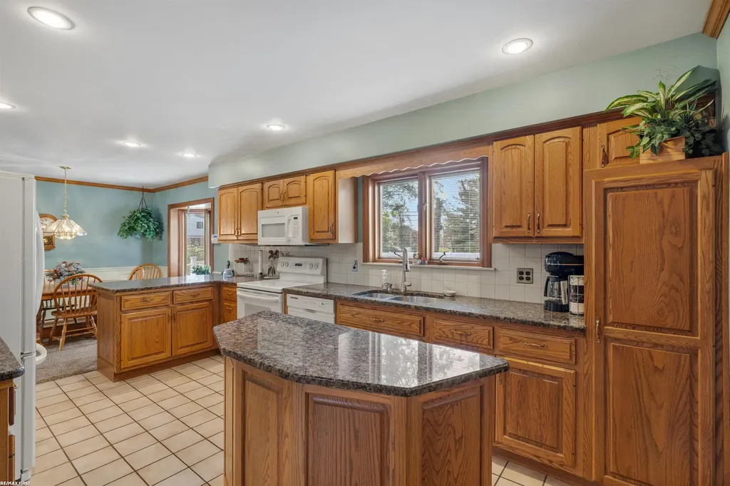 23548 Kim Drive Clinton Charter Township MI 48035