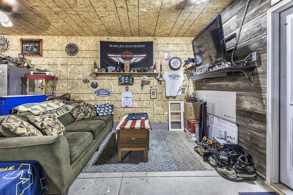 408 Beech Street Roscommon Township MI 48629