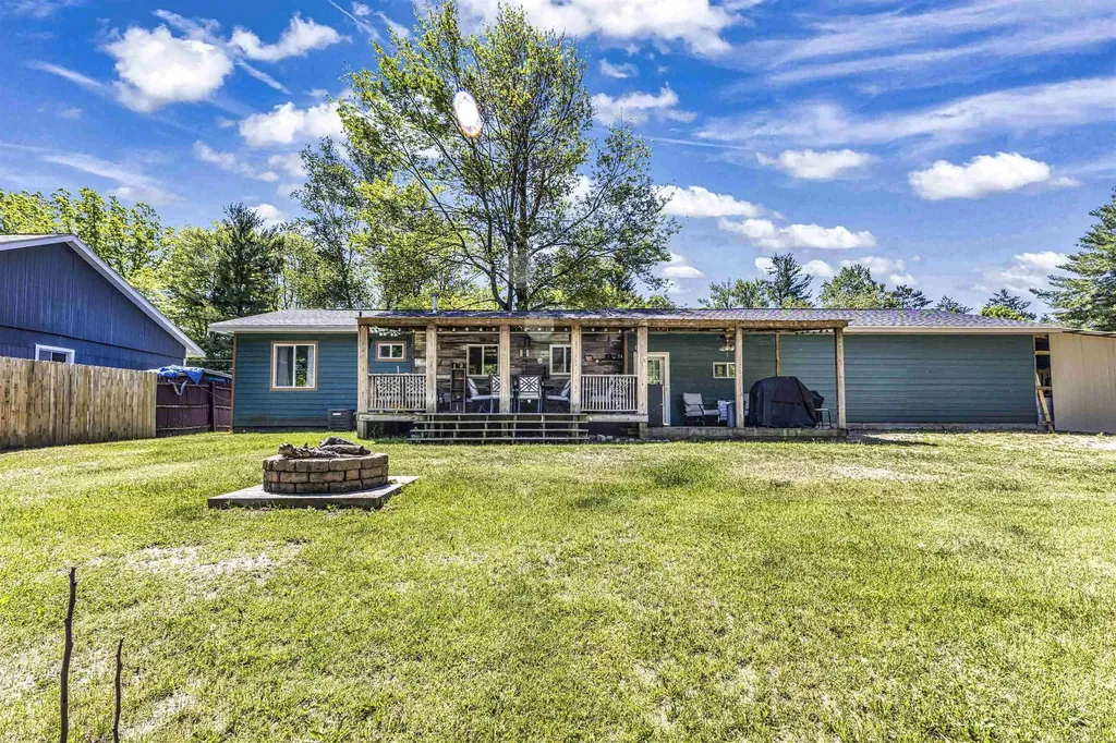 408 Beech Street Roscommon Township MI 48629