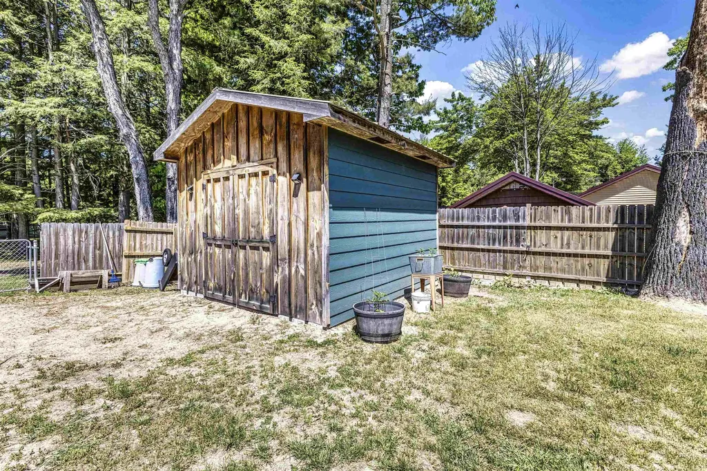 408 Beech Street Roscommon Township MI 48629
