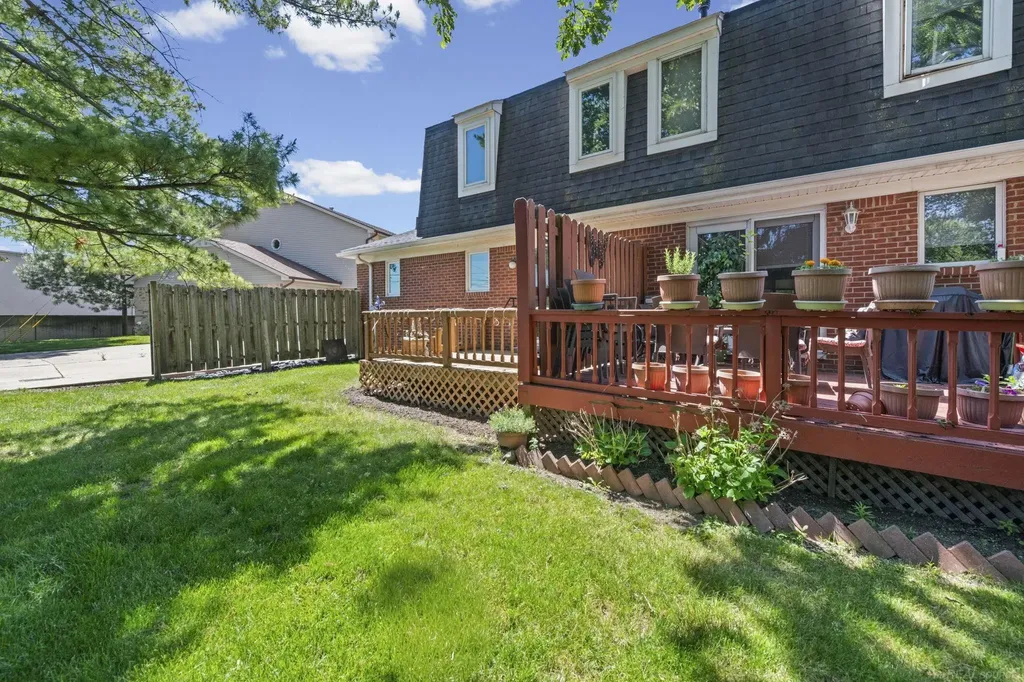 500 Pineview Court St. Clair Shores City MI 48081