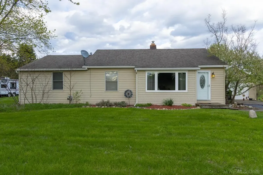 8440 Bridge Lake Road Springfield Charter Township MI 48348