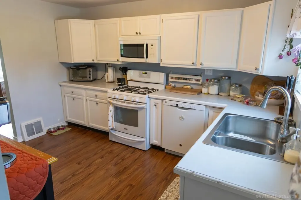 8440 Bridge Lake Road Springfield Charter Township MI 48348