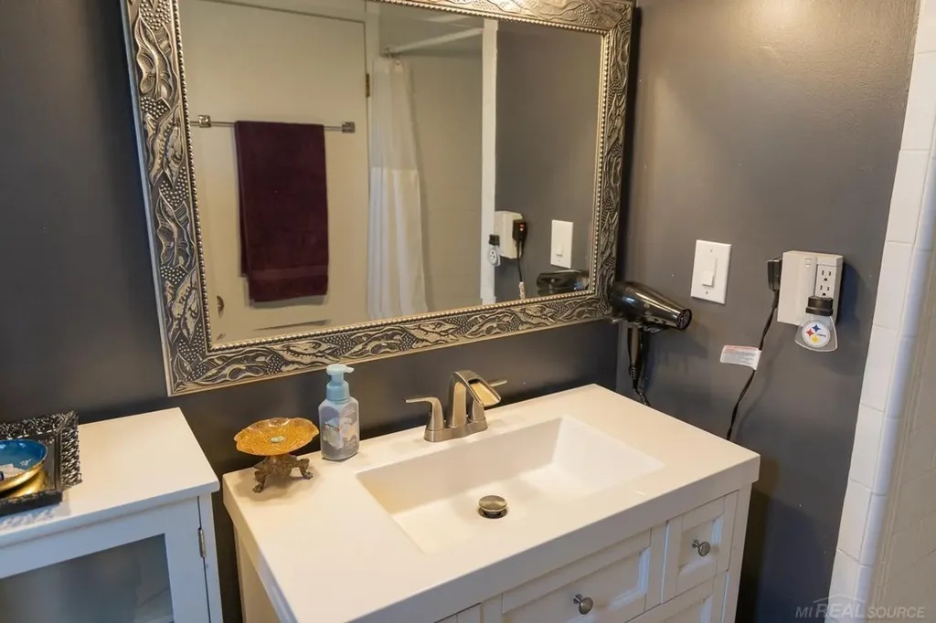 8440 Bridge Lake Road Springfield Charter Township MI 48348