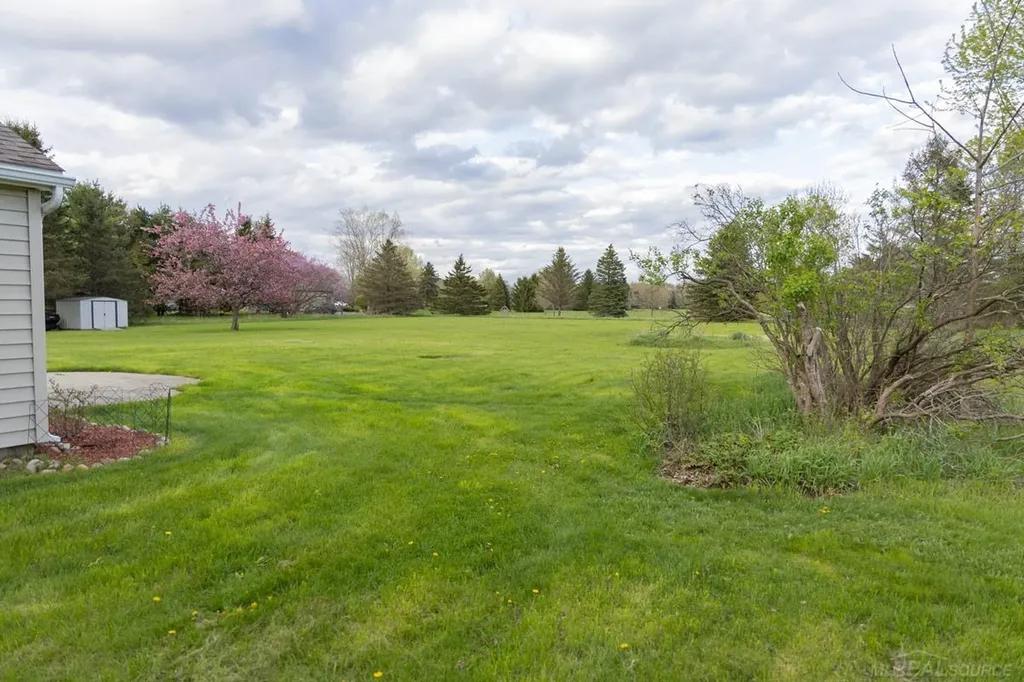 8440 Bridge Lake Road Springfield Charter Township MI 48348