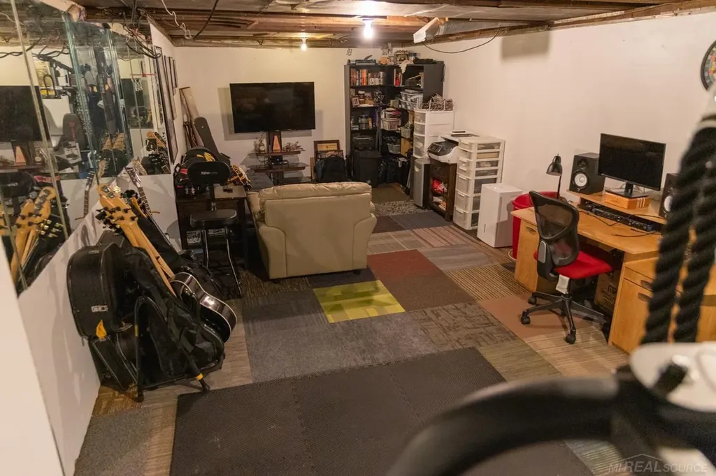 8440 Bridge Lake Road Springfield Charter Township MI 48348