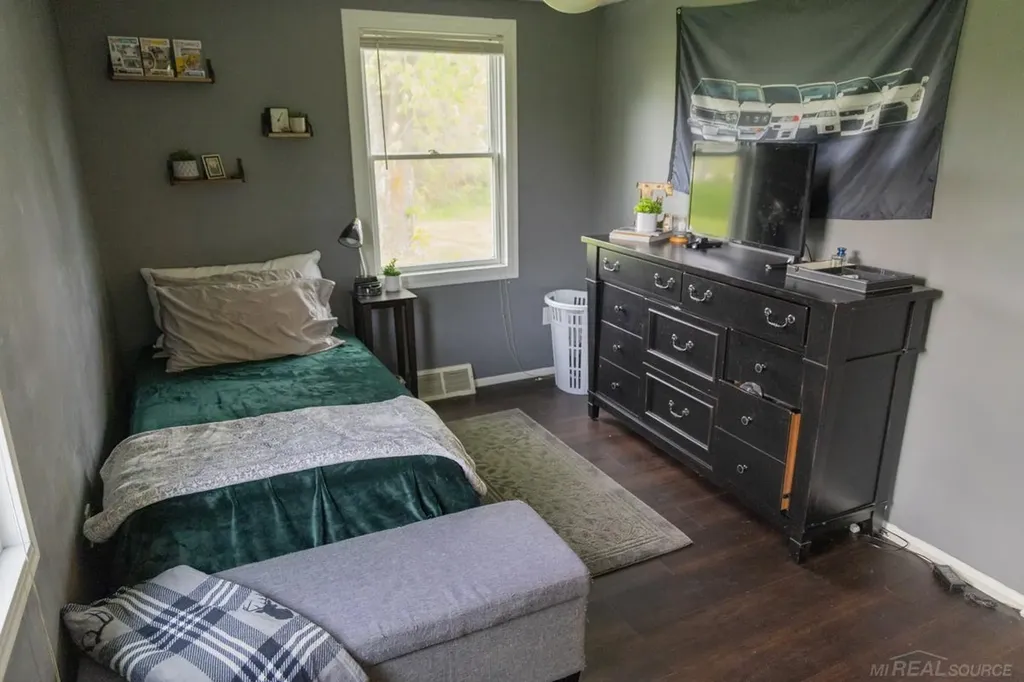 8440 Bridge Lake Road Springfield Charter Township MI 48348