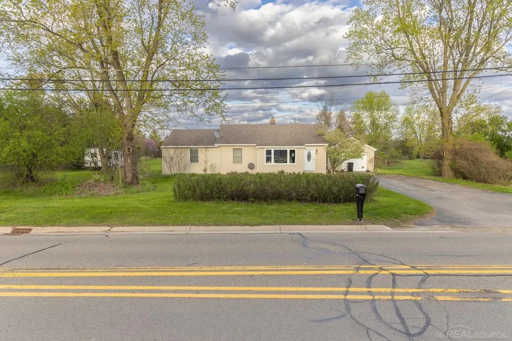 8440 Bridge Lake Road Springfield Charter Township MI 48348