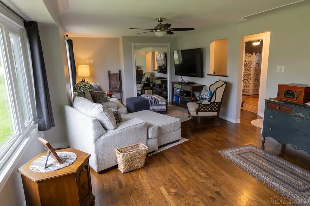 8440 Bridge Lake Road Springfield Charter Township MI 48348