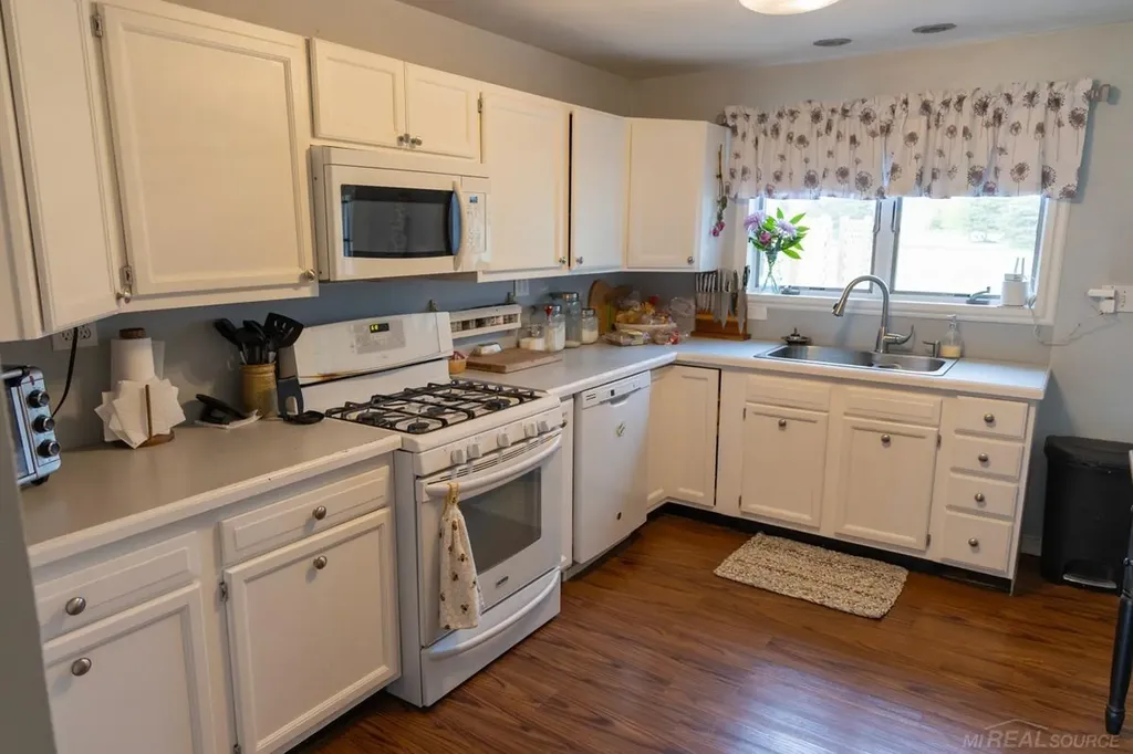 8440 Bridge Lake Road Springfield Charter Township MI 48348