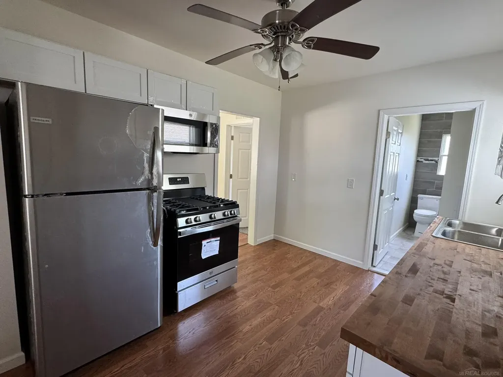 23726 Carlington Drive Mt. Clemens City MI 48036