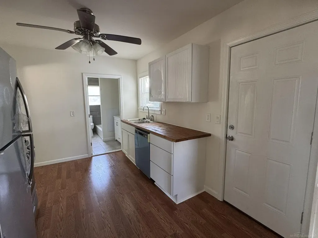 23726 Carlington Drive Mt. Clemens City MI 48036