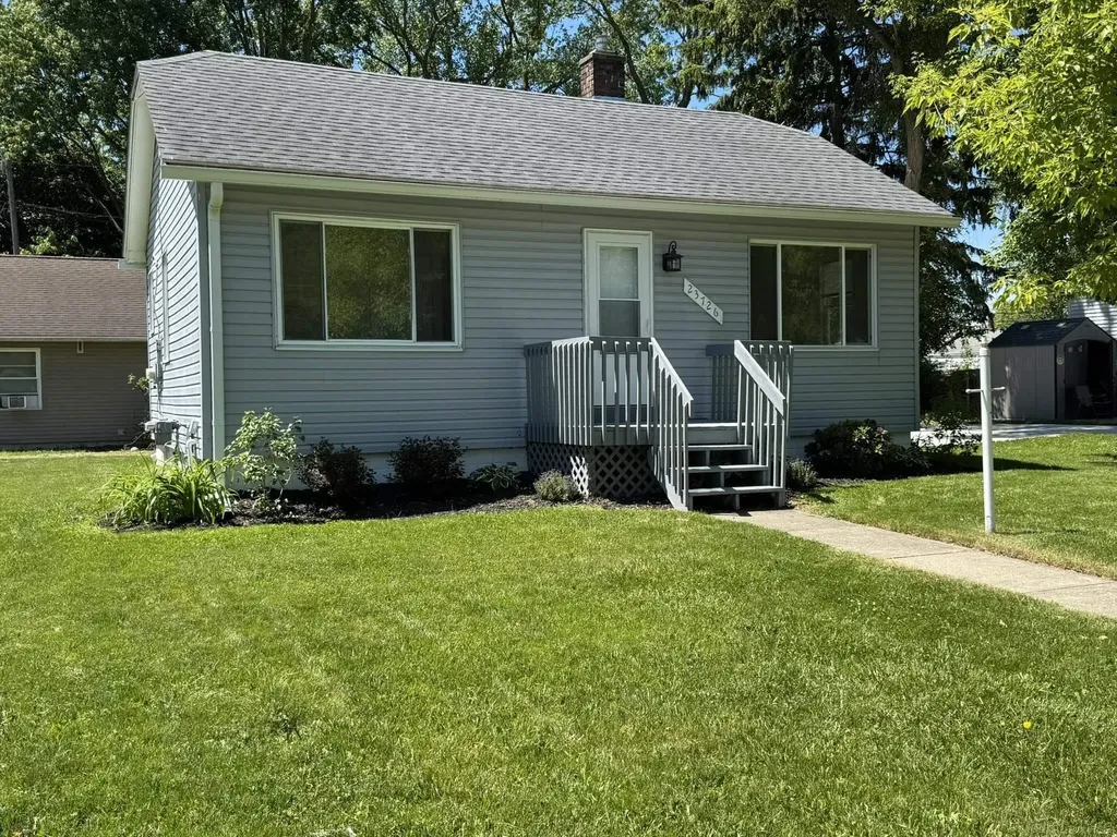 23726 Carlington Drive Mt. Clemens City MI 48036