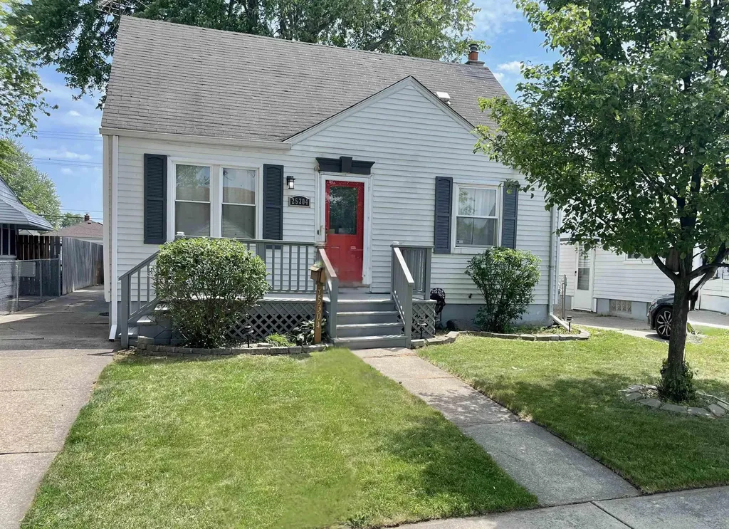 25304 Culver Street St. Clair Shores City MI 48081