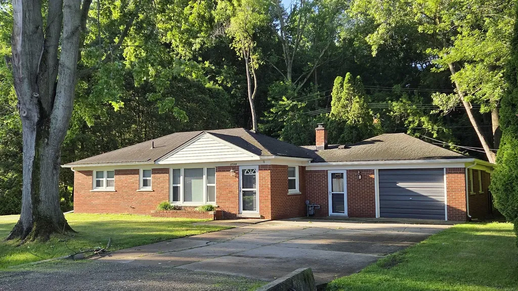 37344 Woodland Street New Baltimore City MI 48047