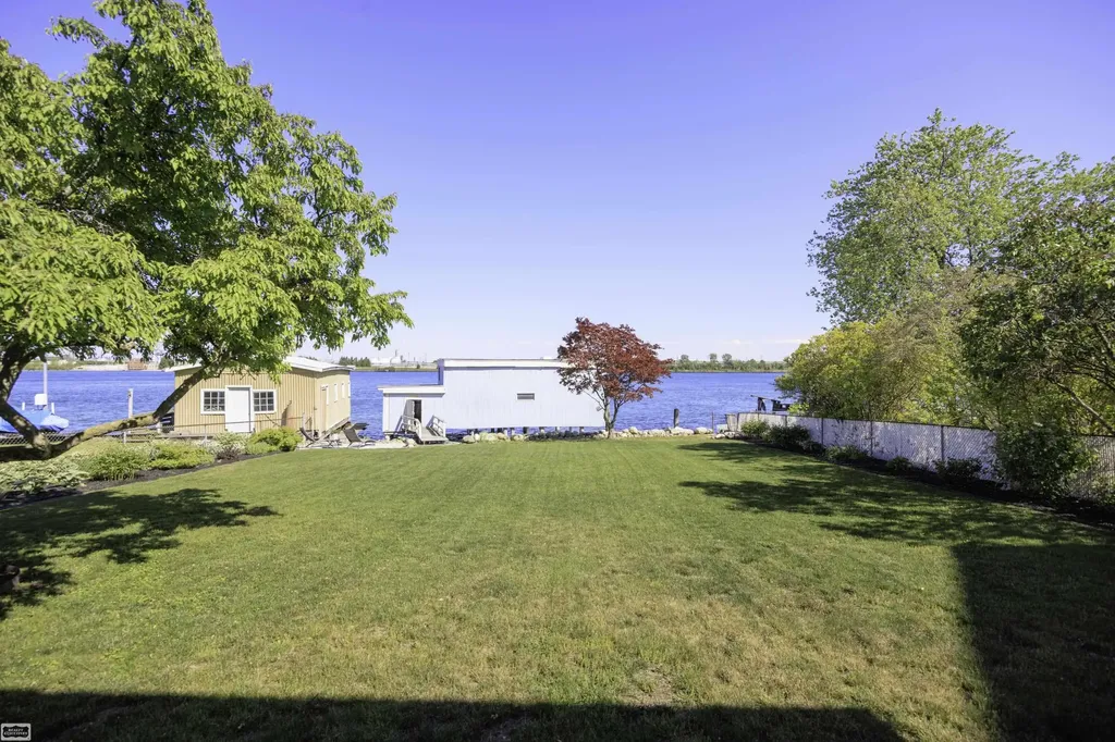 2970 Military Street Port Huron City MI 48060