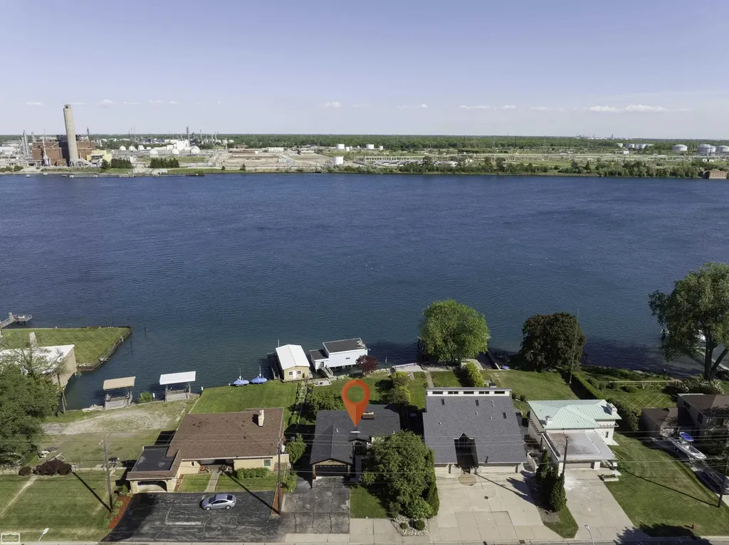 2970 Military Street Port Huron City MI 48060