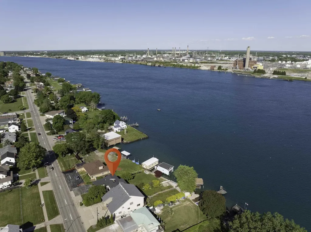 2970 Military Street Port Huron City MI 48060