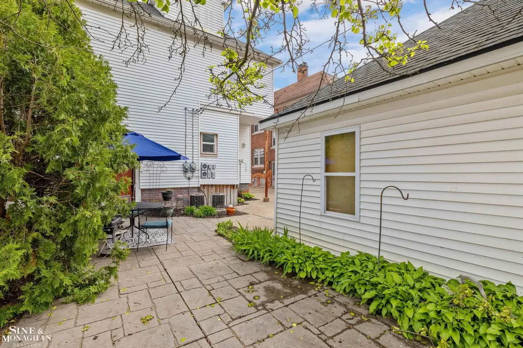 1163-1165 Maryland Street Grosse Pointe Park City MI 48230