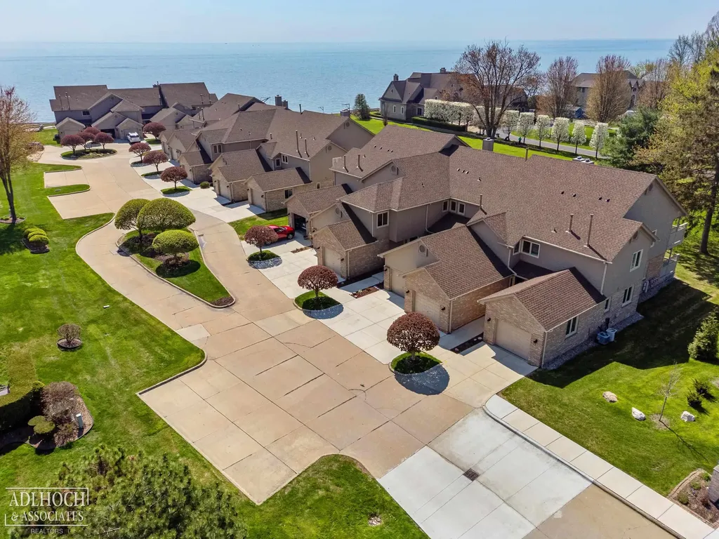 25540 Waterview Drive Harrison Charter Township MI 48045