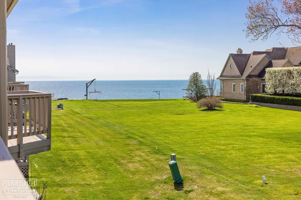 25540 Waterview Drive Harrison Charter Township MI 48045