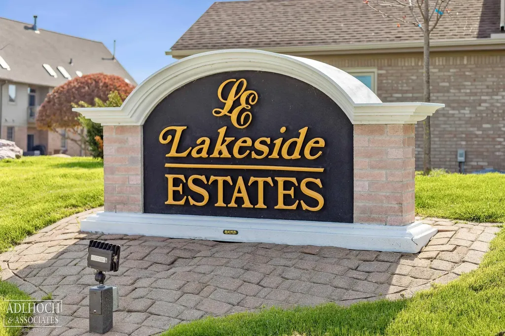 25540 Waterview Drive Harrison Charter Township MI 48045