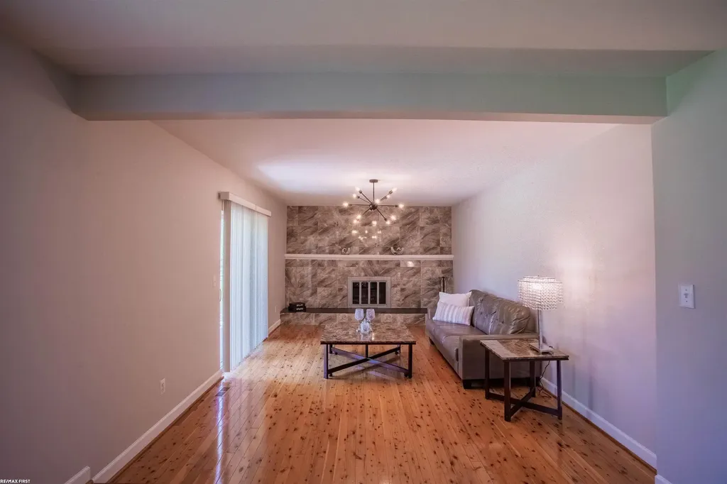 1083 Shallowdale Drive Troy City MI 48085