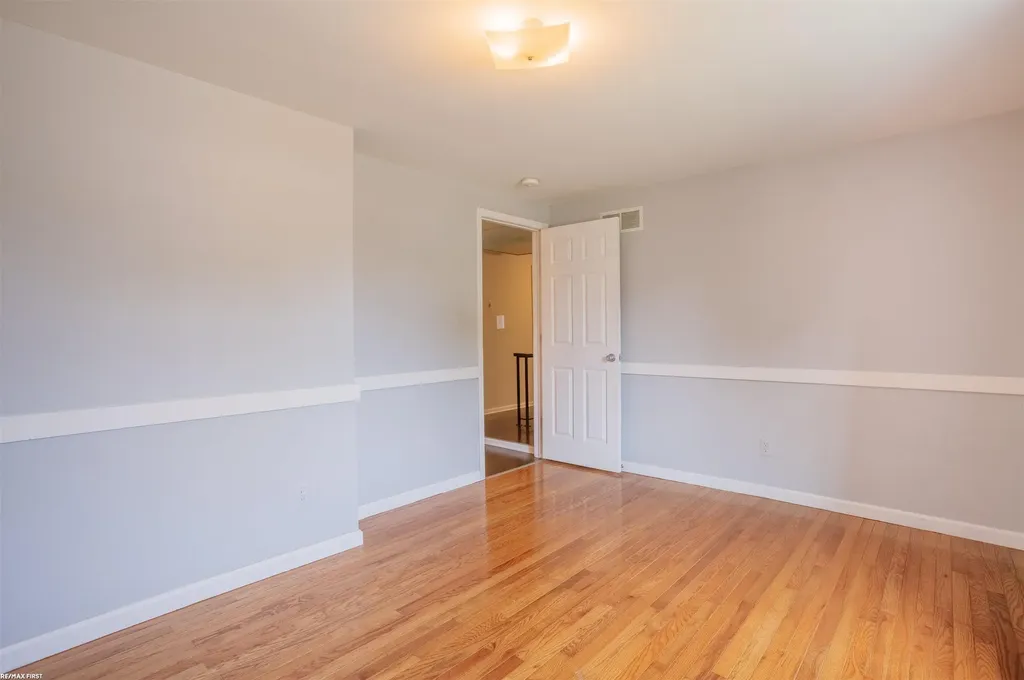 1083 Shallowdale Drive Troy City MI 48085