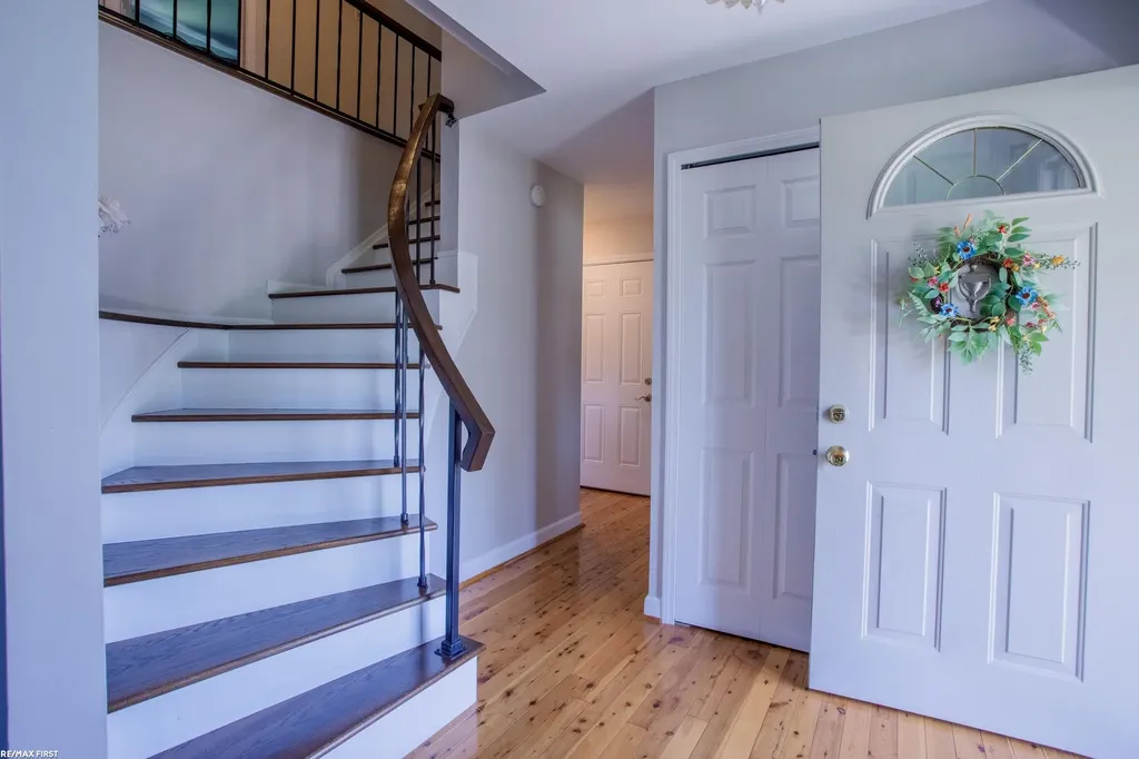 1083 Shallowdale Drive Troy City MI 48085