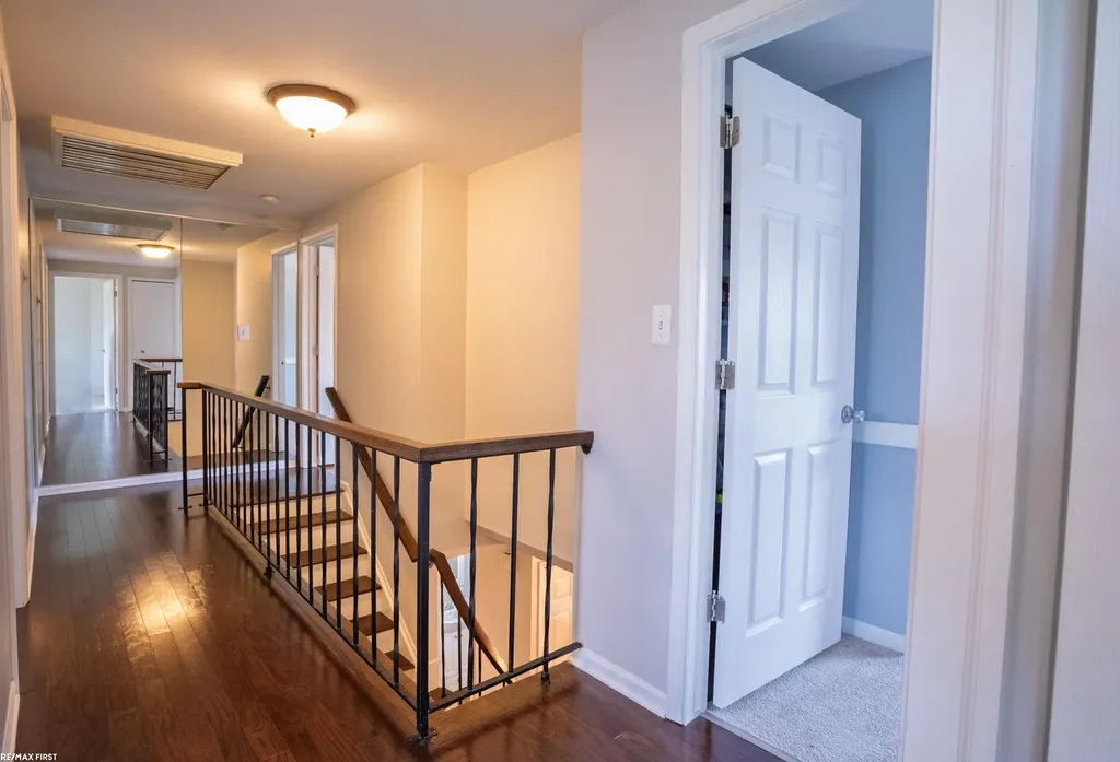 1083 Shallowdale Drive Troy City MI 48085