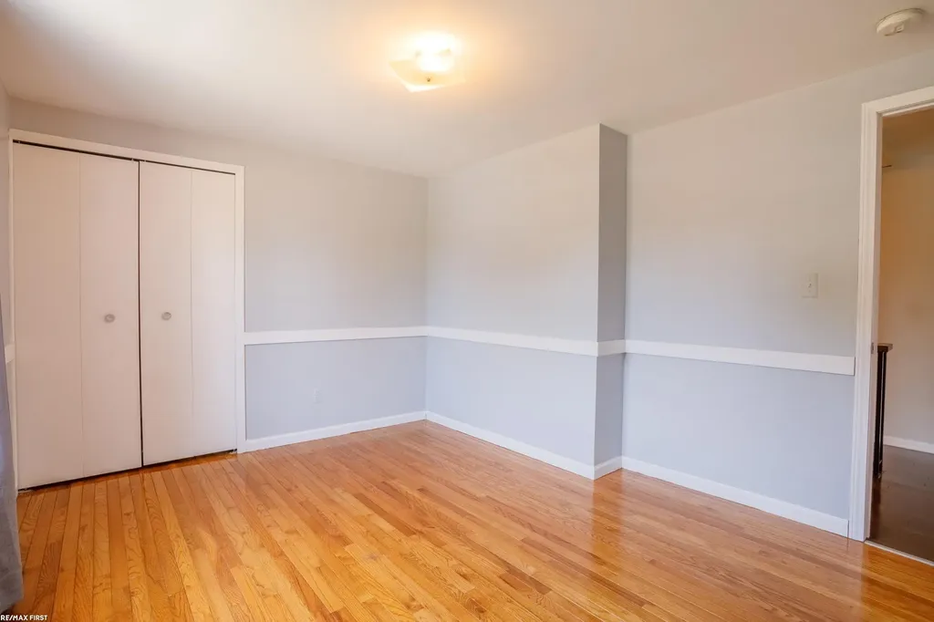 1083 Shallowdale Drive Troy City MI 48085