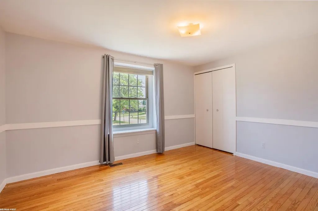 1083 Shallowdale Drive Troy City MI 48085