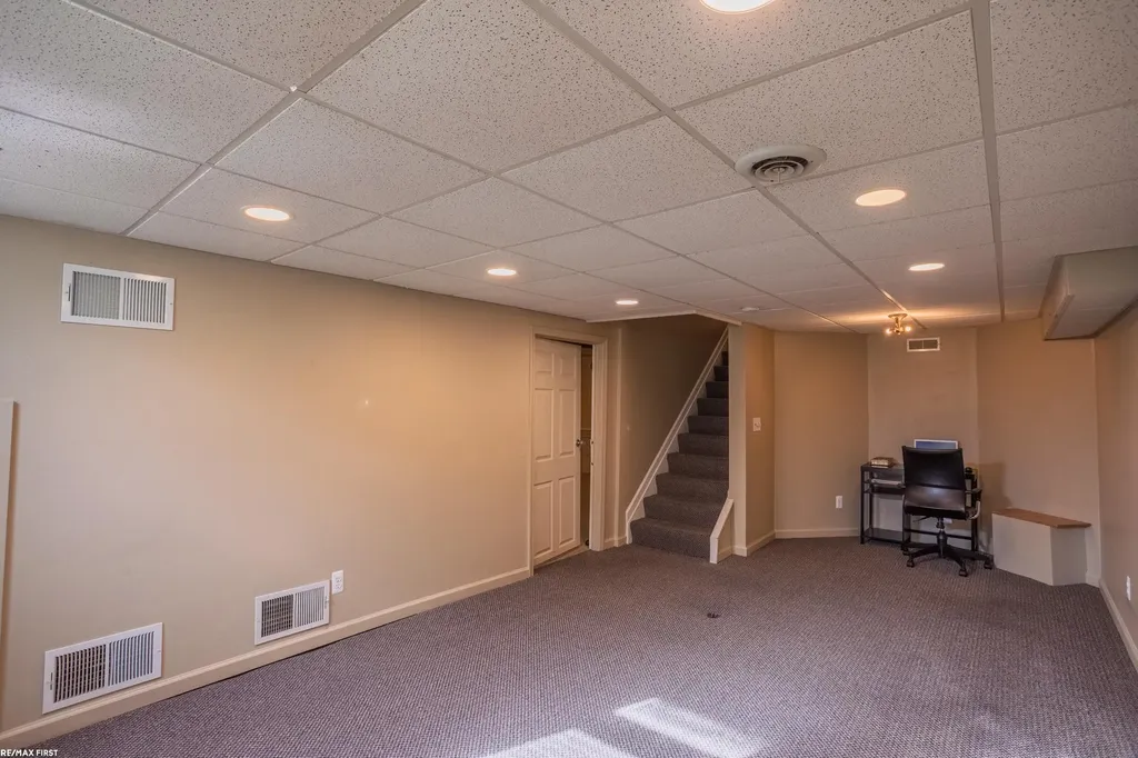1083 Shallowdale Drive Troy City MI 48085