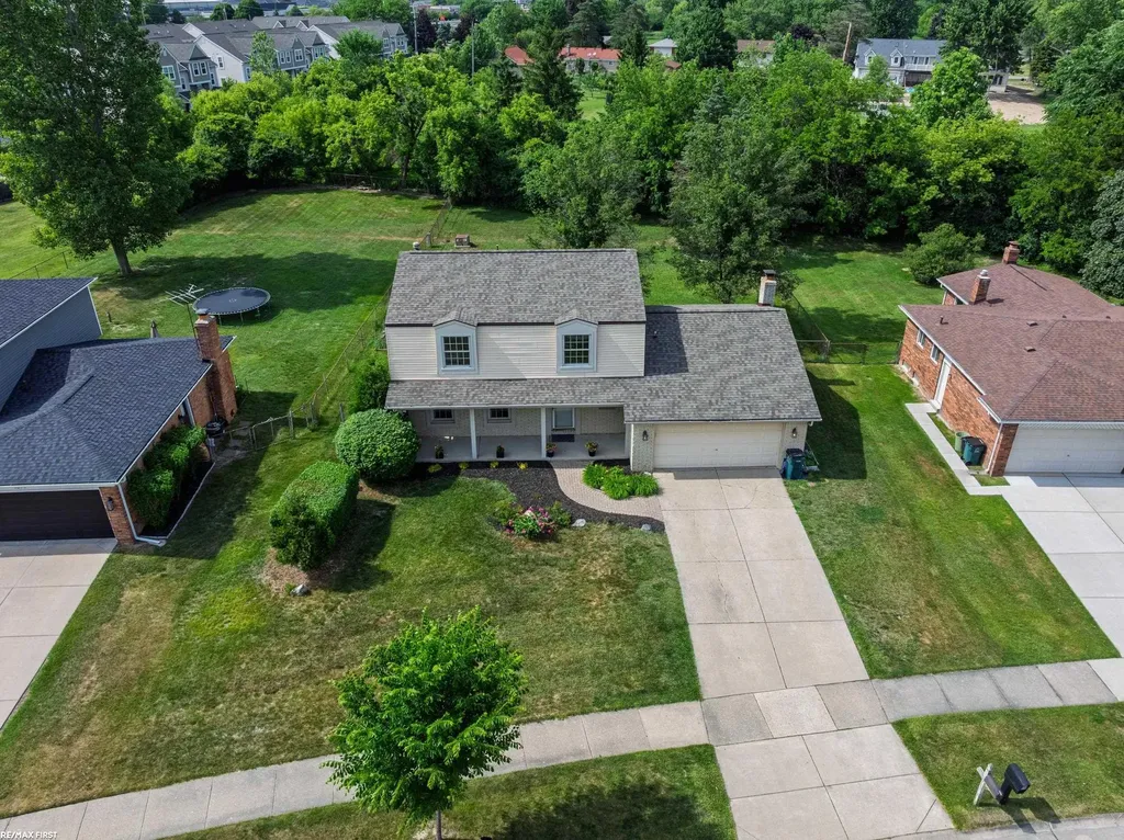 1083 Shallowdale Drive Troy City MI 48085