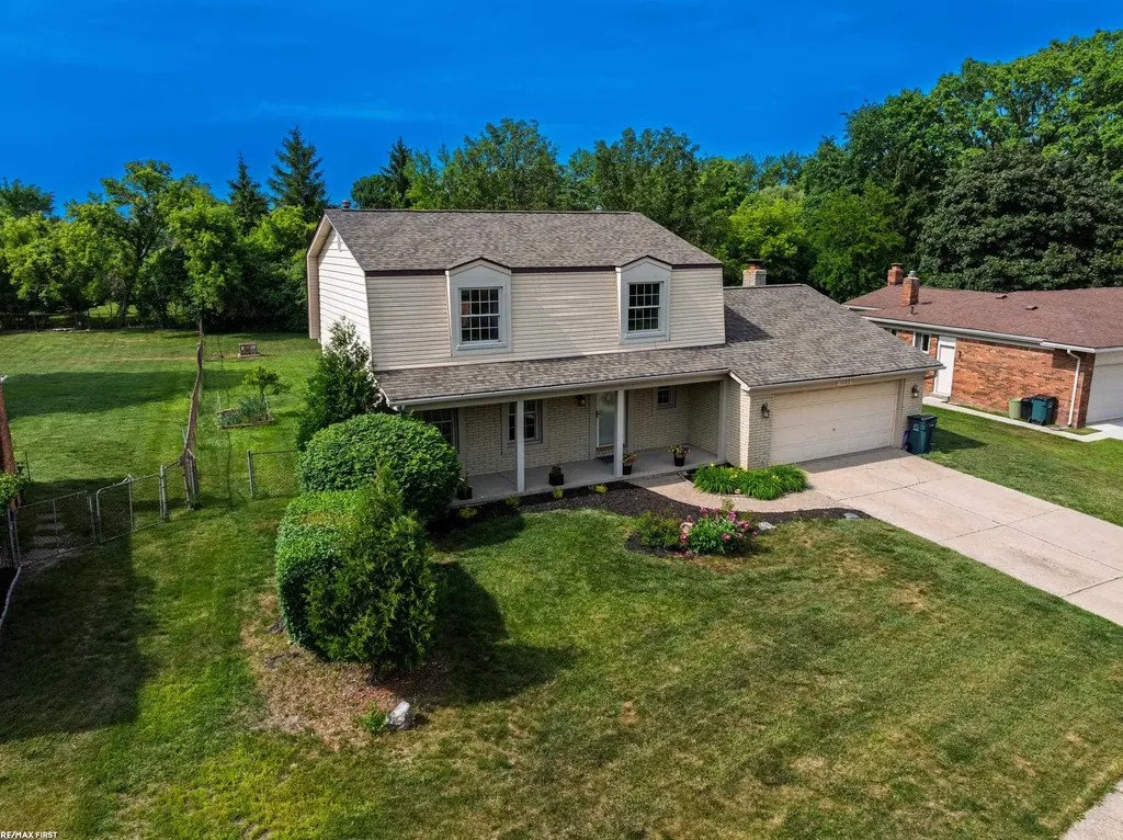 1083 Shallowdale Drive Troy City MI 48085