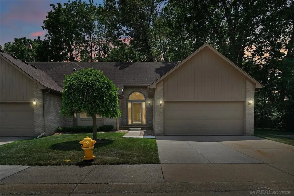 15634 Corso Drive Clinton Charter Township MI 48035