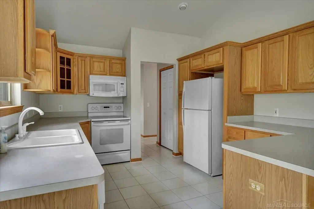 15634 Corso Drive Clinton Charter Township MI 48035